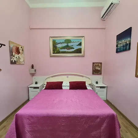 And Comfort Bed & Breakfast 4*