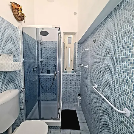And Comfort Bed & Breakfast 4*